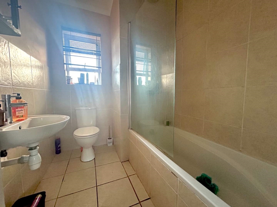 2 Bedroom Property for Sale in Capricorn Western Cape